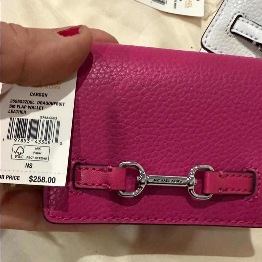 Michael Kors $258 Carson Women Pebbled Leather Flap Wallet one only - Picture 6 of 15